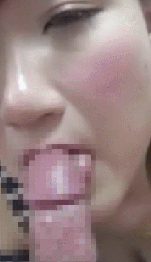 フェラしている女性のエロ画像13