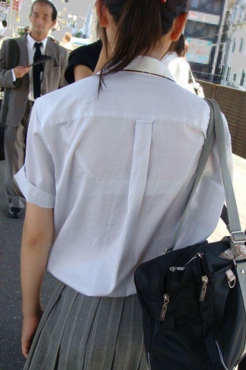素人JKの制服から透けブラ画像4
