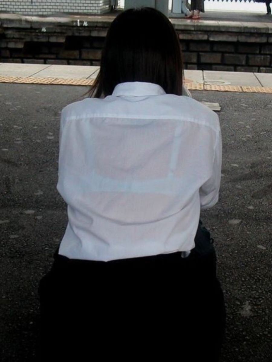 素人JKの制服から透けブラ画像179