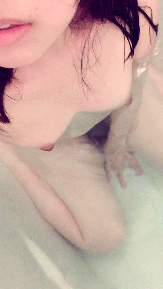入浴中自撮りエロ画像12