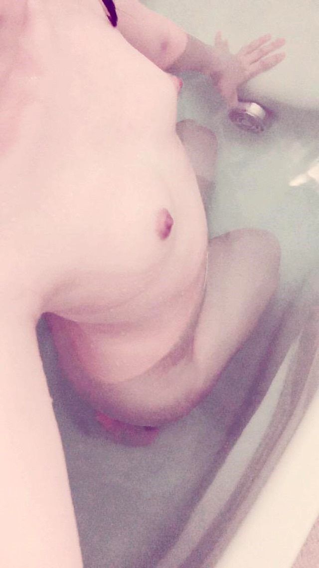 入浴中自撮りエロ画像64